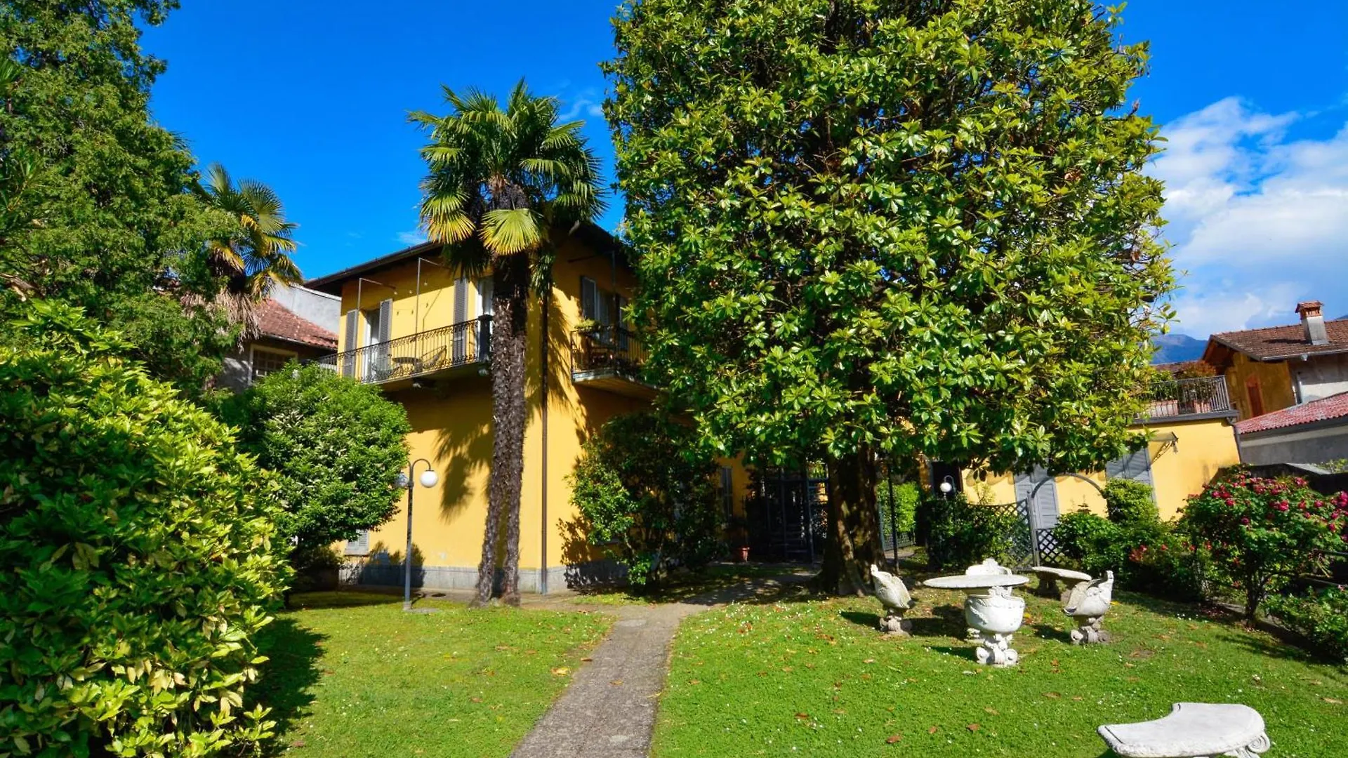 Timeless Garden Lake Como Gravedona Italy